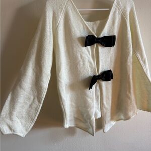 VENUS Cream Sweater with Black Bow